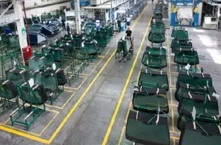 Giá kính chắn gió xe khách bao nhiêu?